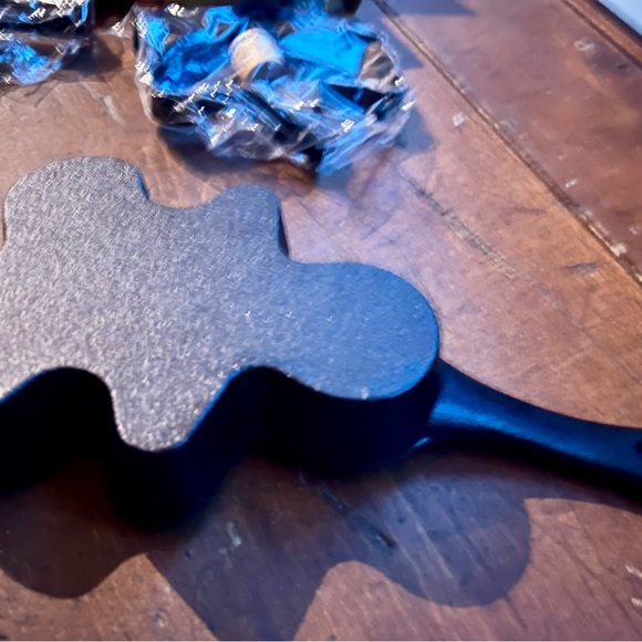 Cast Iron Black Bear Pancake Pan and Pink French Toast Stamp Breakfast Lot - Picture 6 of 14